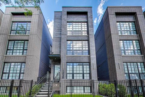 1938 W Belmont Avenue 2 Chicago IL 60657