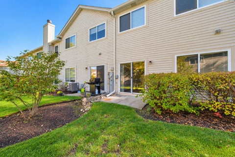 Tiny photo for 255 Thornwood Way #C, South Elgin, IL 60177 (MLS # 12783098)