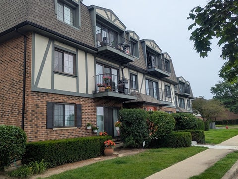 Tiny photo for 102 Steeple Drive #F, Buffalo Grove, IL 60089 (MLS # 12706819)