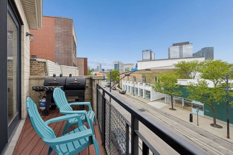 Tiny photo for 1633 N CLYBOURN Avenue #3, Chicago, IL 60614 (MLS # 12636410)