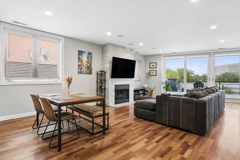 Tiny photo for 1633 N CLYBOURN Avenue #3, Chicago, IL 60614 (MLS # 12636410)