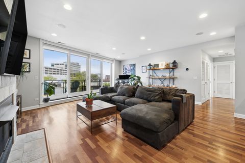 Tiny photo for 1633 N CLYBOURN Avenue #3, Chicago, IL 60614 (MLS # 12636410)