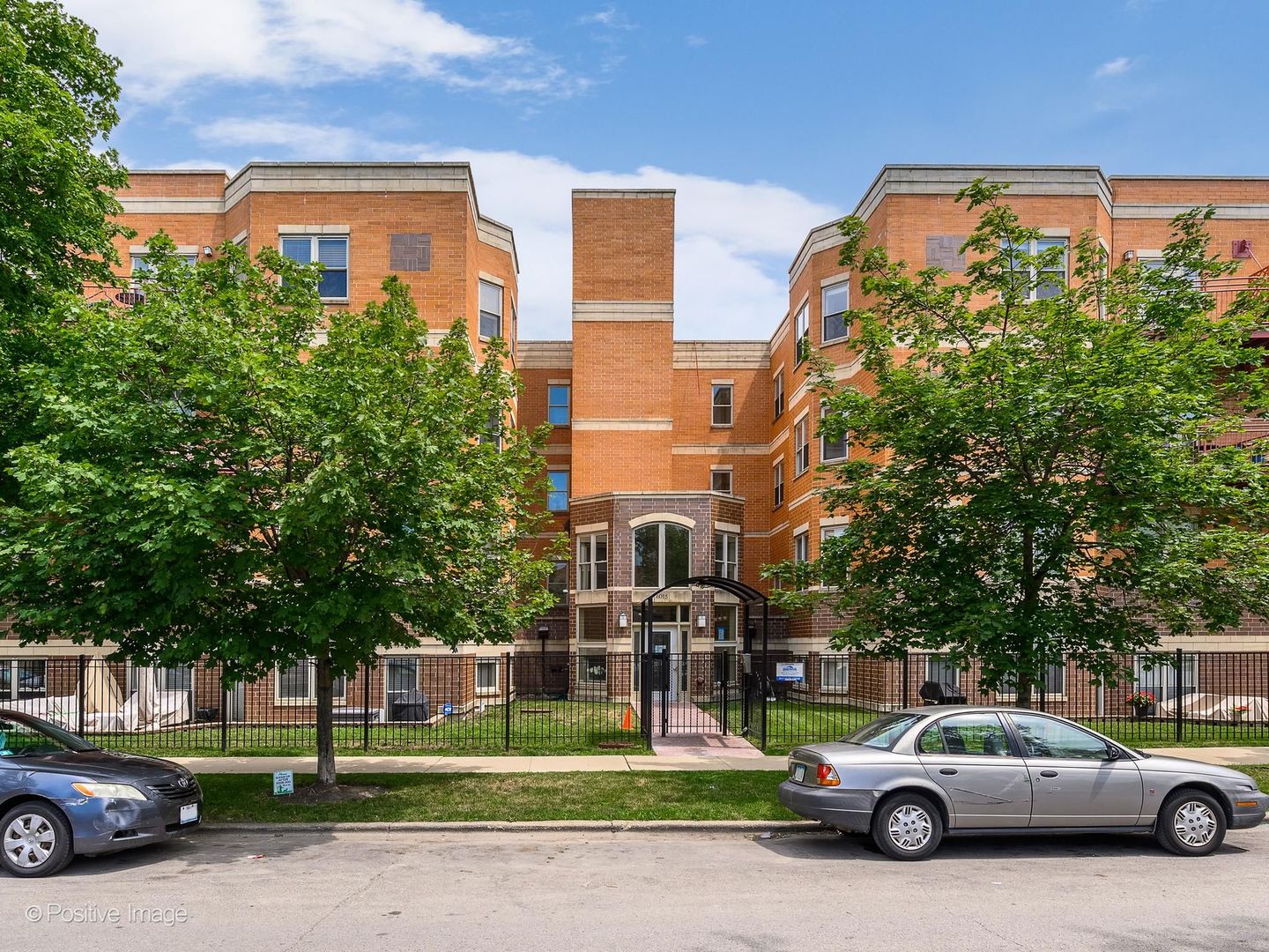 6015 N MOZART Street 304