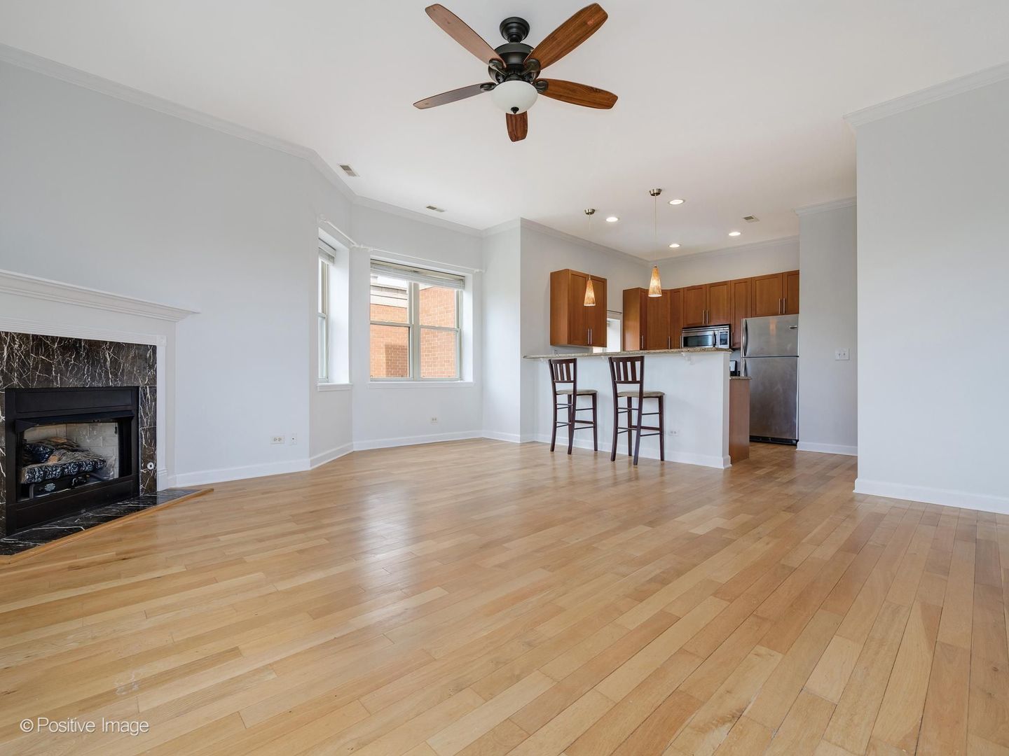 6015 N MOZART Street 304