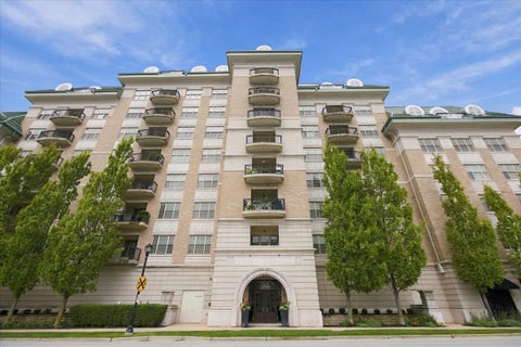 Photo of 50 N Plum Grove Road #206E, Palatine, IL 60067 (MLS # 12771564)