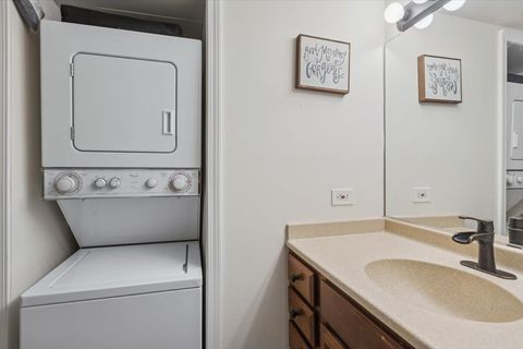 Tiny photo for 1000 S Lorraine Road #315, Wheaton, IL 60189 (MLS # 12503053)