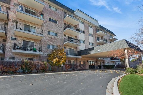 Photo of 1000 S Lorraine Road #315, Wheaton, IL 60189 (MLS # 12503053)