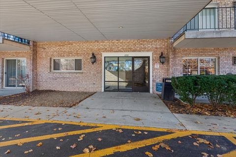 Tiny photo for 1000 S Lorraine Road #315, Wheaton, IL 60189 (MLS # 12503053)