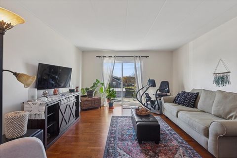 Tiny photo for 1000 S Lorraine Road #315, Wheaton, IL 60189 (MLS # 12503053)