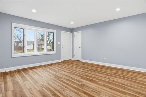 Tiny photo for 2320 W CHEYENNE Road, Waukegan, IL 60087 (MLS # 12609158)