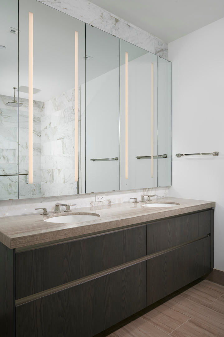 Chicago, Illinois 60601, United States, 1 Bedroom Bedrooms, ,2 BathroomsBathrooms,Residential,Active,242128