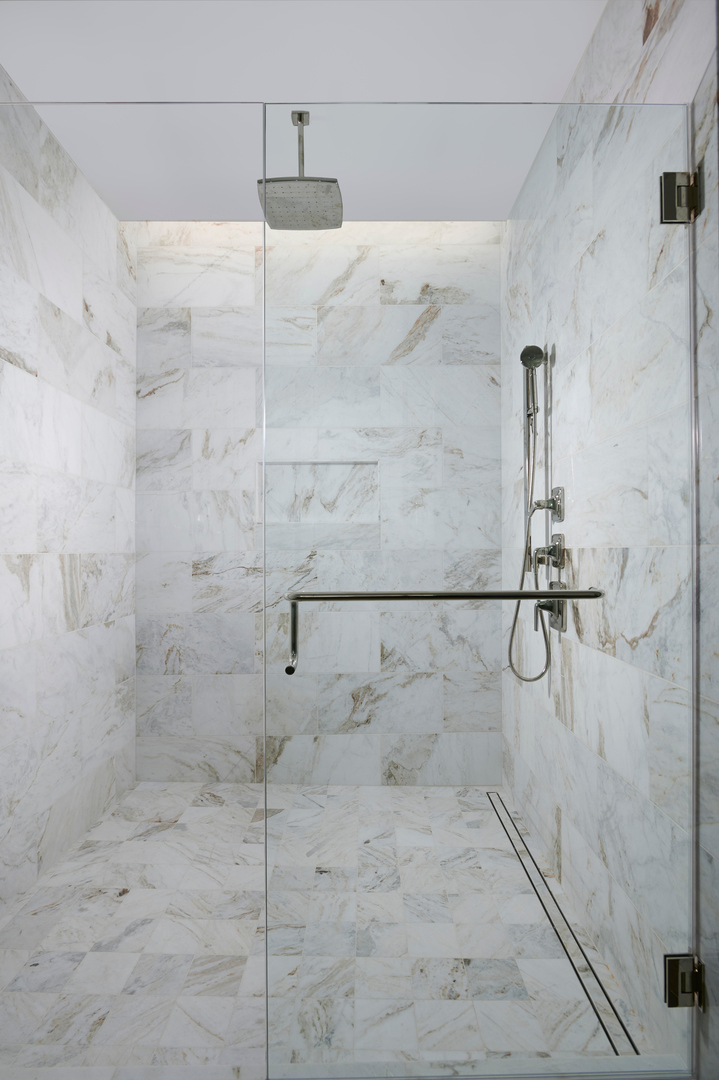 Chicago, Illinois 60601, United States, 1 Bedroom Bedrooms, ,2 BathroomsBathrooms,Residential,Active,242128