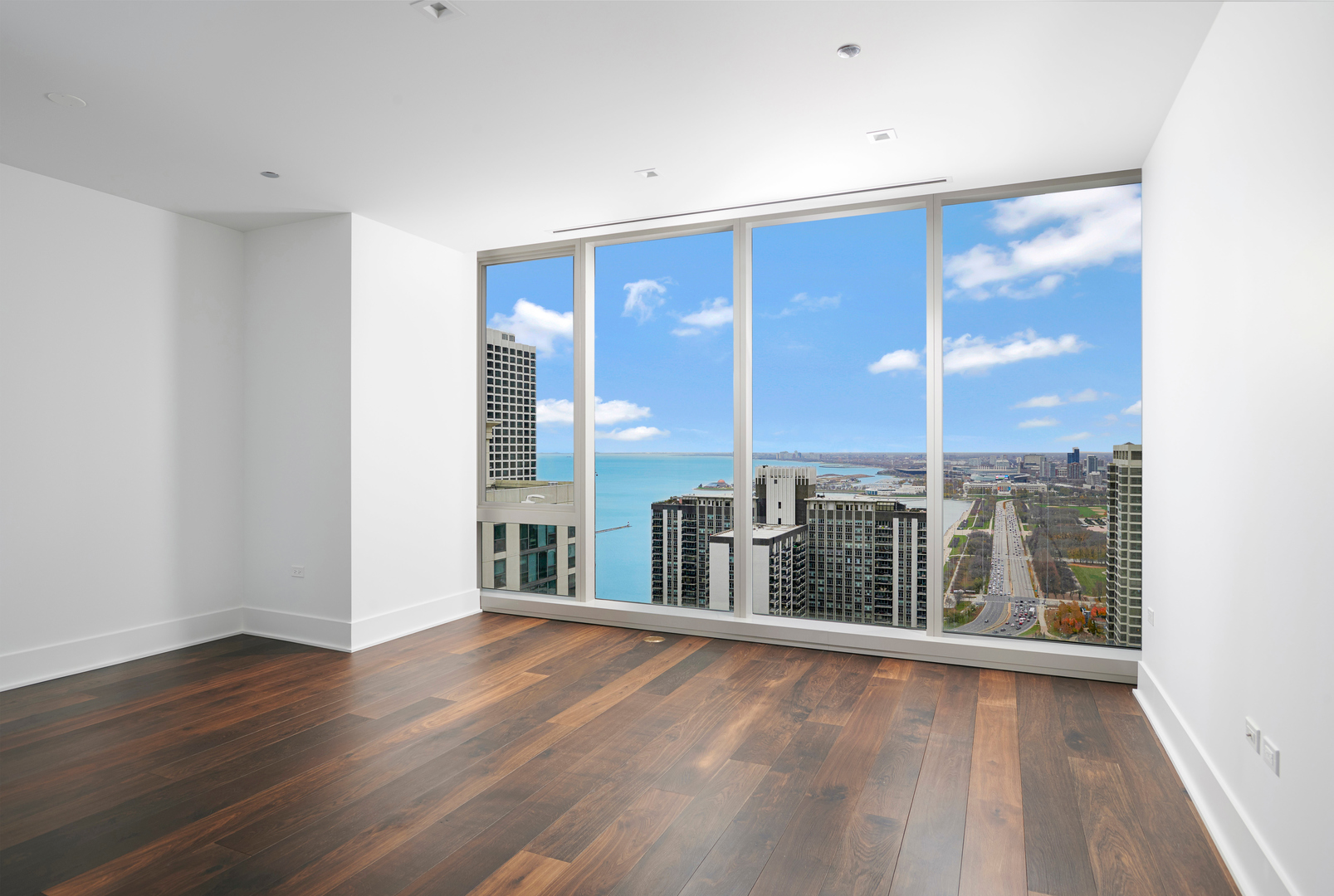 Chicago, Illinois 60601, United States, 1 Bedroom Bedrooms, ,2 BathroomsBathrooms,Residential,Active,242128