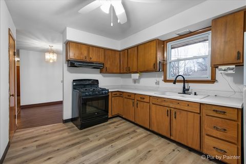 Tiny photo for 175 Calkins Drive, Sugar Grove, IL 60554 (MLS # 12536722)