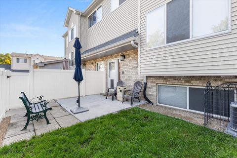 Tiny photo for 441 Park Ridge Lane #C, Aurora, IL 60504 (MLS # 12518626)