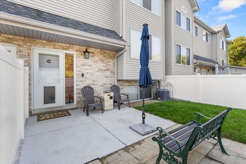 Tiny photo for 441 Park Ridge Lane #C, Aurora, IL 60504 (MLS # 12518626)