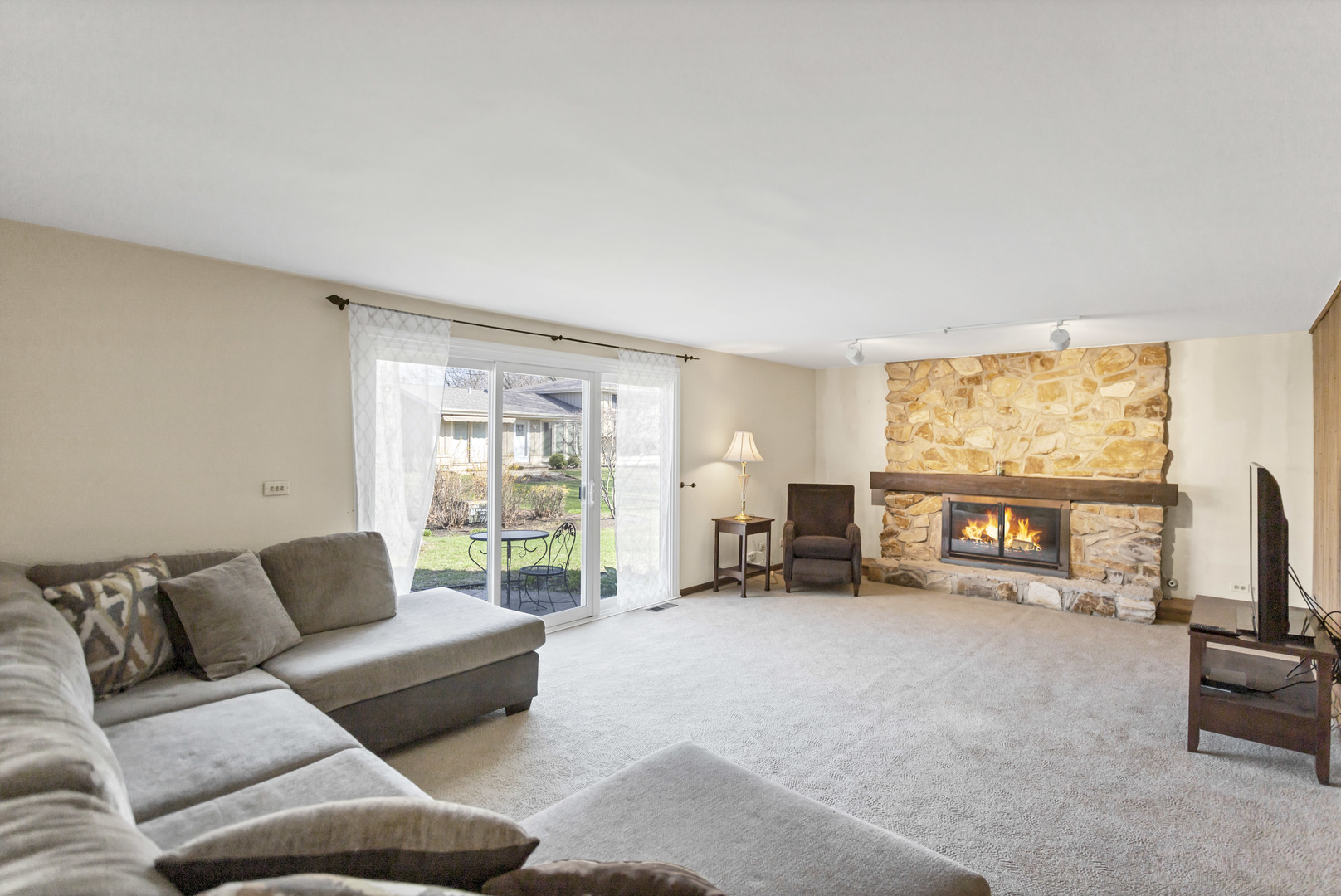 915 N Saratoga Drive