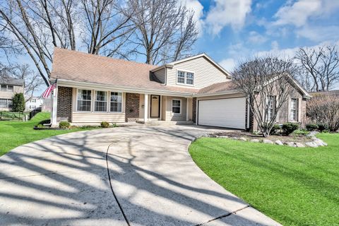 Photo of 915 N Saratoga Drive, Palatine, IL 60074 (MLS # 12546707)