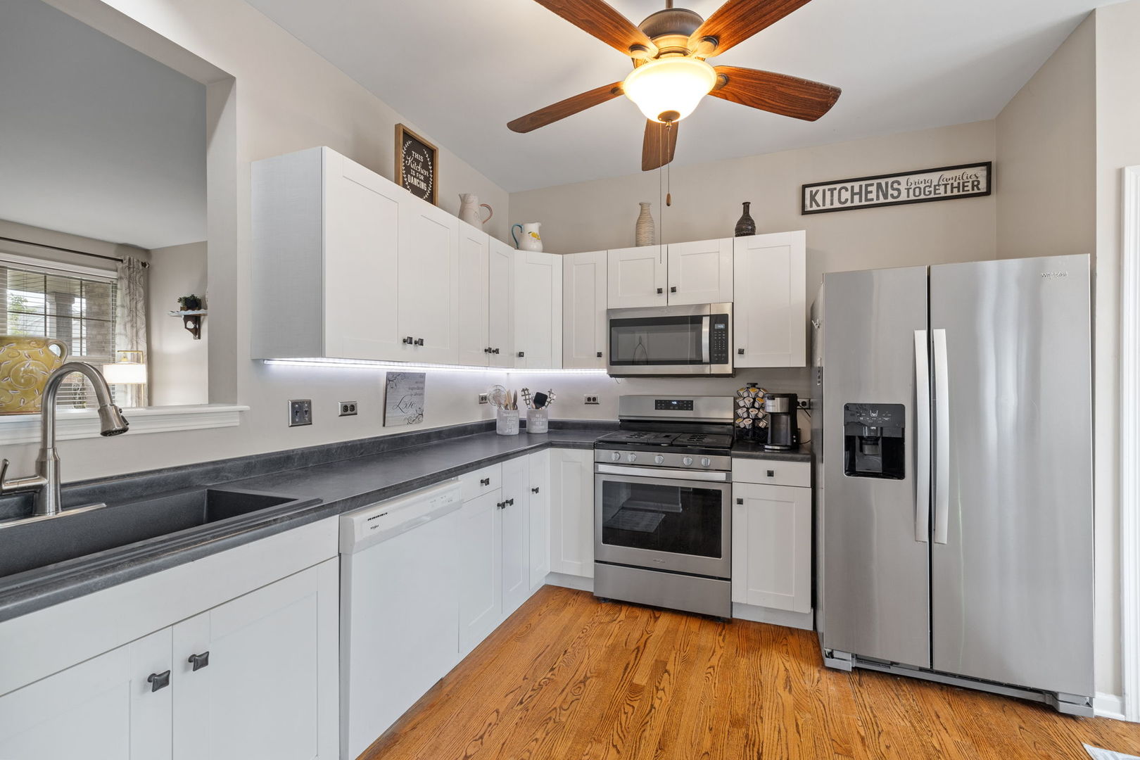 9051 Mansfield Drive, Tinley Park, IL 60487 — MLS #12646109 — photo 7 of 28