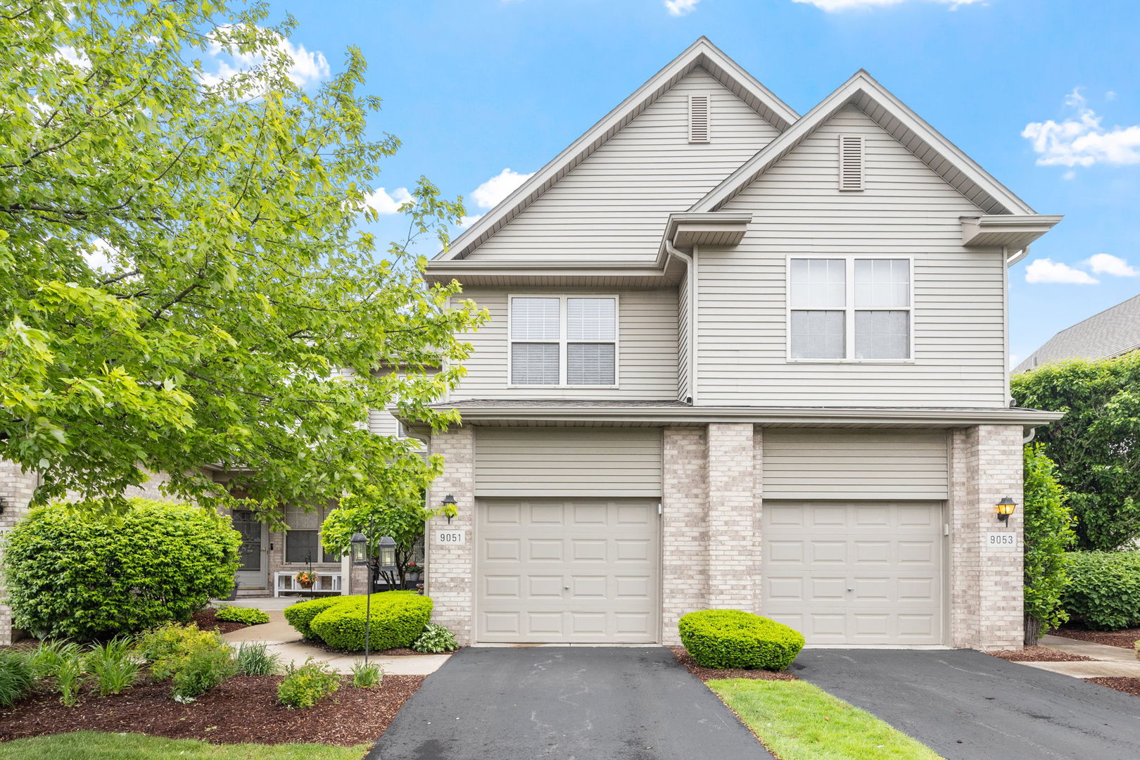 9051 Mansfield Drive, Tinley Park, IL 60487 — MLS #12646109 — Main listing photo