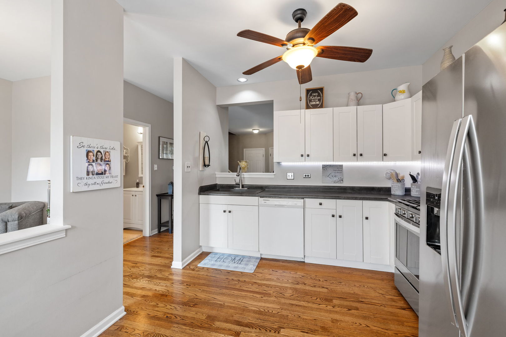 9051 Mansfield Drive, Tinley Park, IL 60487 — MLS #12646109 — photo 9 of 28