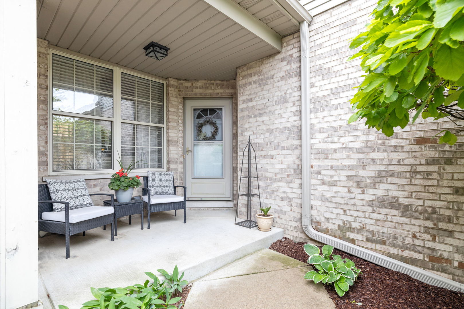 9051 Mansfield Drive, Tinley Park, IL 60487 — MLS #12646109 — photo 3 of 28