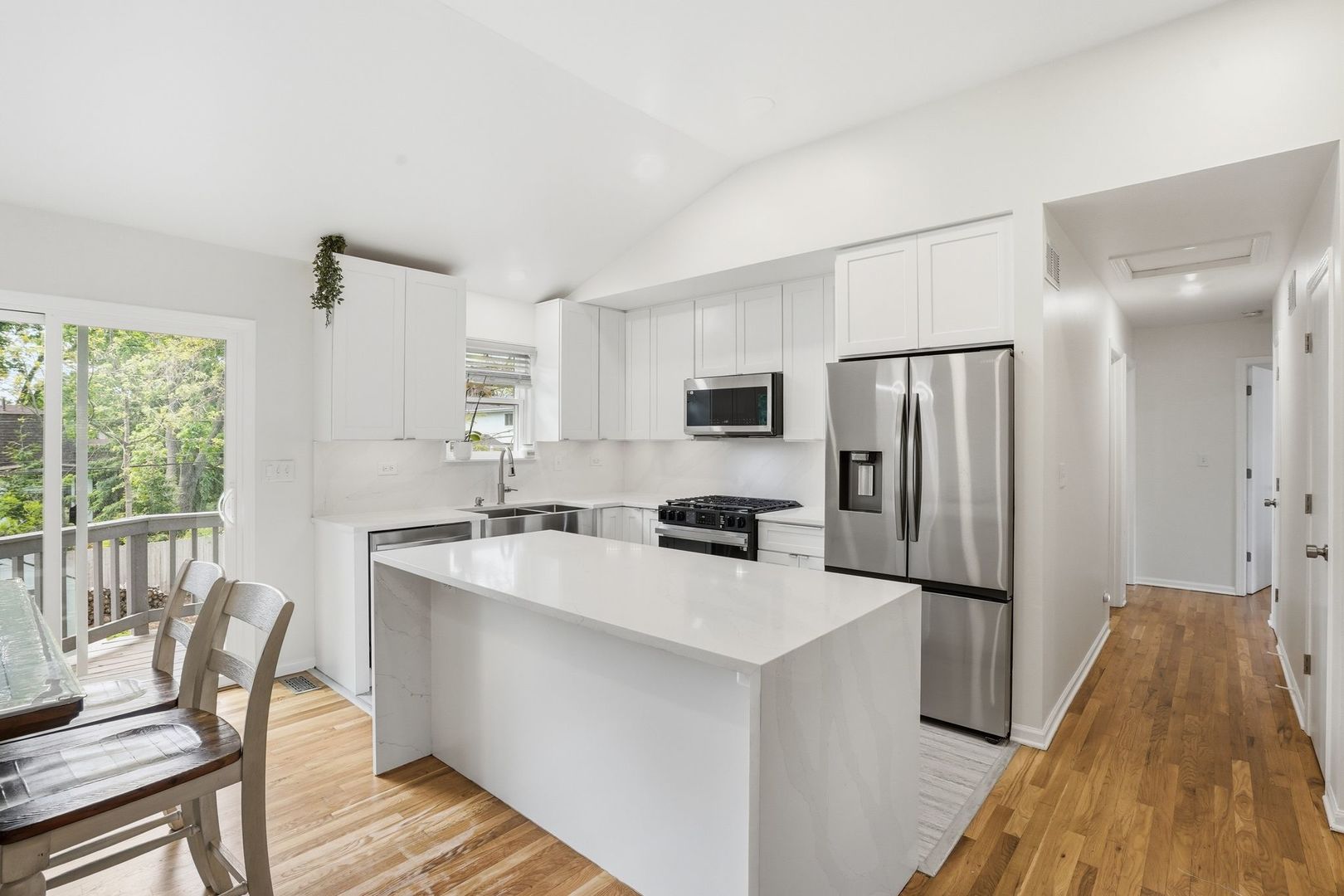 6212 Leonard Avenue - Photo 2