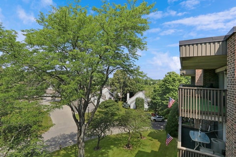 Tiny photo for 917 Vose Drive #405, Gurnee, IL 60031 (MLS # 12713588)