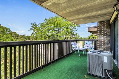 Tiny photo for 917 Vose Drive #405, Gurnee, IL 60031 (MLS # 12713588)