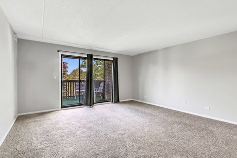 Tiny photo for 917 Vose Drive #405, Gurnee, IL 60031 (MLS # 12713588)