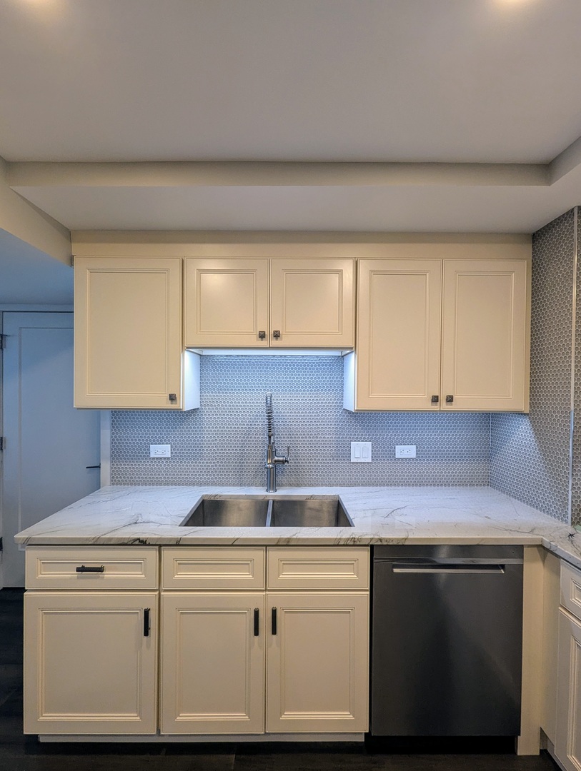 465 W Dominion Drive 1304