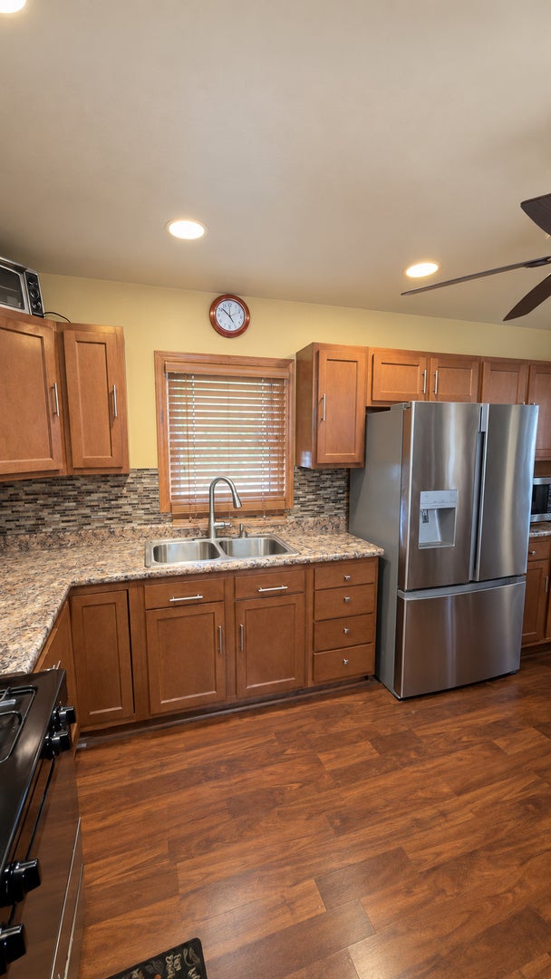 2322 W 157th Place