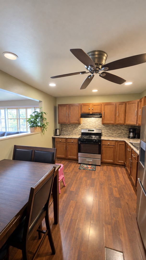 2322 W 157th Place