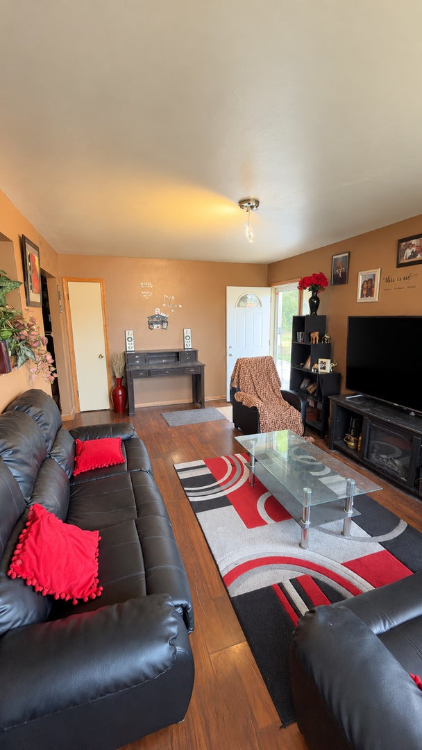 2322 W 157th Place