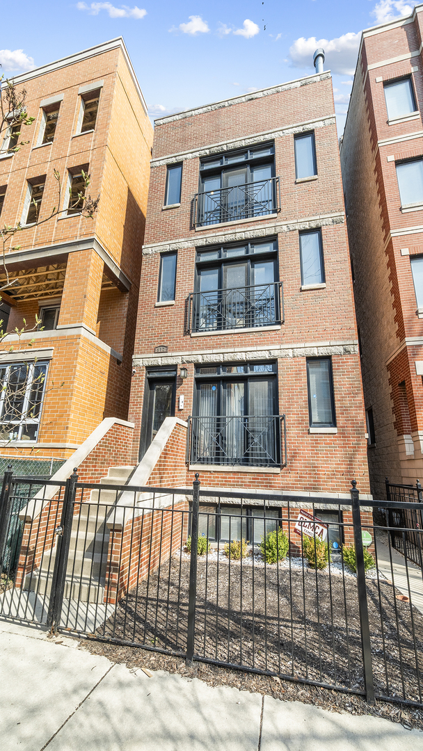 912 W Fletcher Street 2