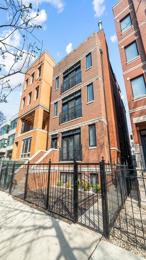 Photo of 912 W Fletcher Street #2, Chicago, IL 60657 (MLS # 12611309)
