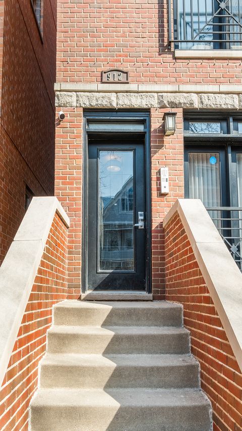Tiny photo for 912 W Fletcher Street #2, Chicago, IL 60657 (MLS # 12611309)