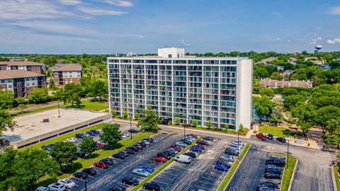 Tiny photo for 2005 S Finley Road #704, Lombard, IL 60148 (MLS # 12418547)