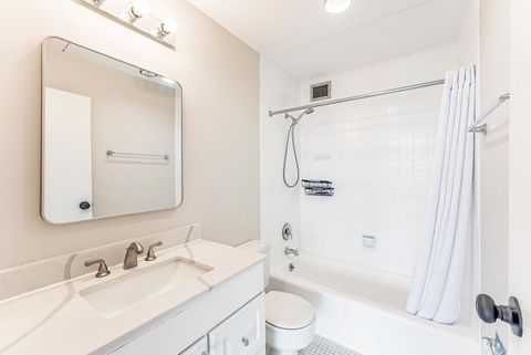 Tiny photo for 2005 S Finley Road #704, Lombard, IL 60148 (MLS # 12418547)