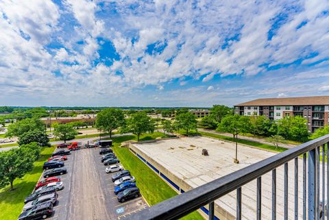 Tiny photo for 2005 S Finley Road #704, Lombard, IL 60148 (MLS # 12418547)