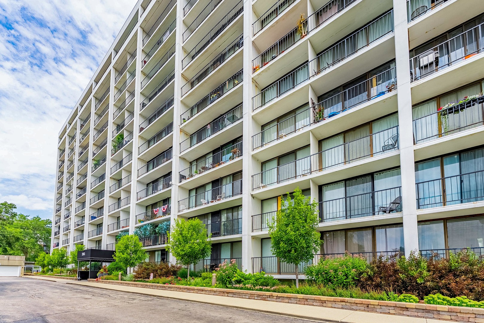 2005 S Finley Road 704