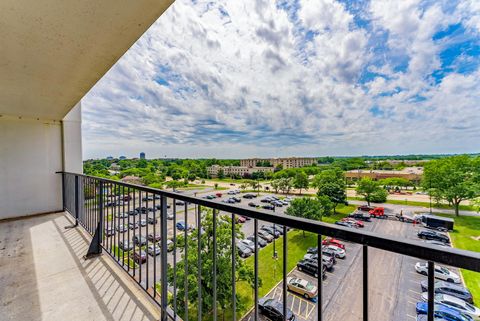 Tiny photo for 2005 S Finley Road #704, Lombard, IL 60148 (MLS # 12418547)
