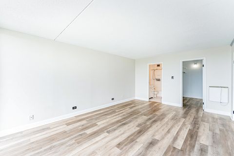 Tiny photo for 2005 S Finley Road #704, Lombard, IL 60148 (MLS # 12418547)