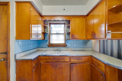 Tiny photo for 9018 S Ridgeland Avenue, Chicago, IL 60617 (MLS # 12519290)