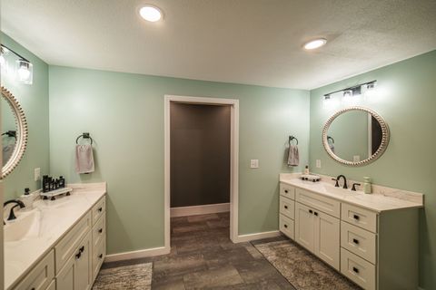 Tiny photo for 5 Woodhaven Estates, Metropolis, IL 62960 (MLS # 12591521)