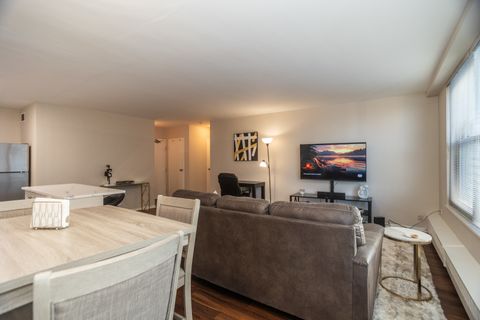 Tiny photo for 3900 N Lake Shore Drive #7G, Chicago, IL 60613 (MLS # 12548117)