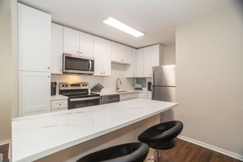 Tiny photo for 3900 N Lake Shore Drive #7G, Chicago, IL 60613 (MLS # 12548117)