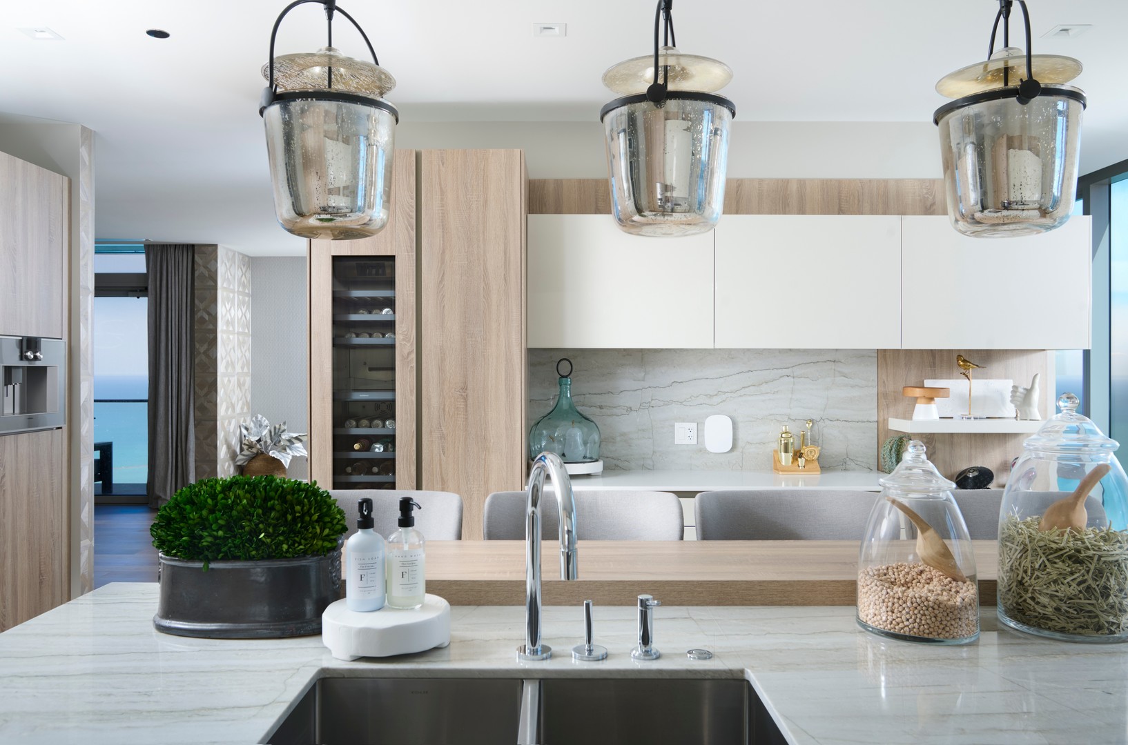 363 E Wacker Drive 6106