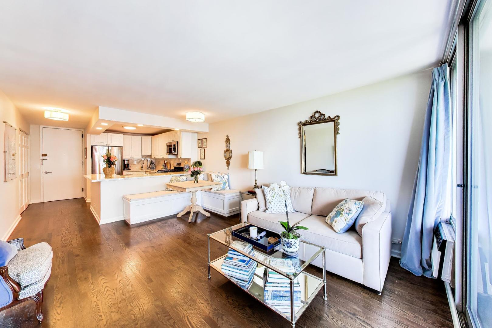 1960 N Lincoln Park West 2911