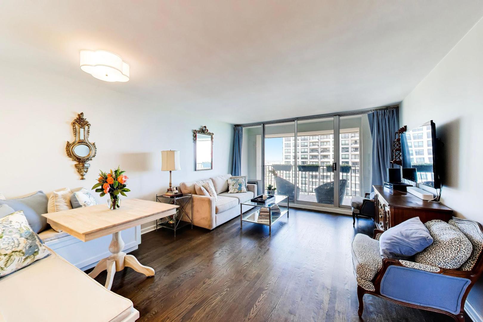 1960 N Lincoln Park West 2911